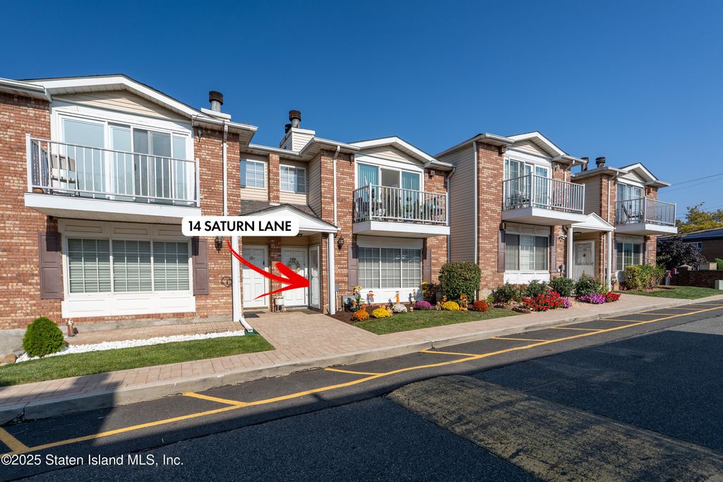 Photo of 14 Saturn Lane, Staten Island, NY 10314 (MLS # 2505582)