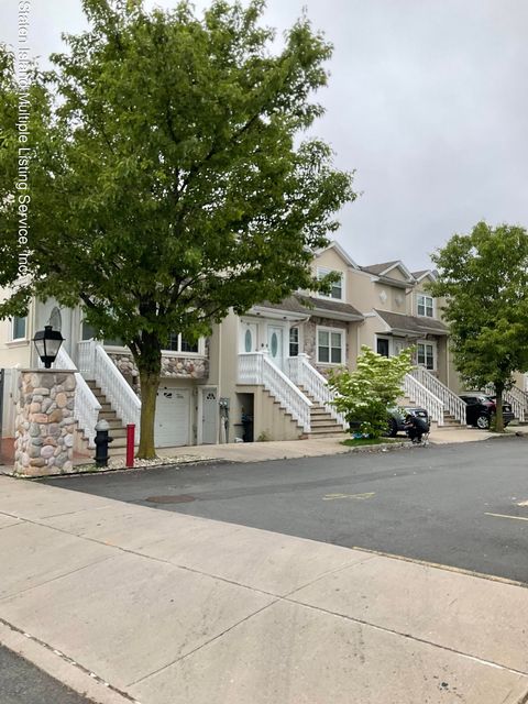 Photo of 14 Dartmouth Loop #Bsmnt, Staten Island, NY 10306 (MLS # 1155161)