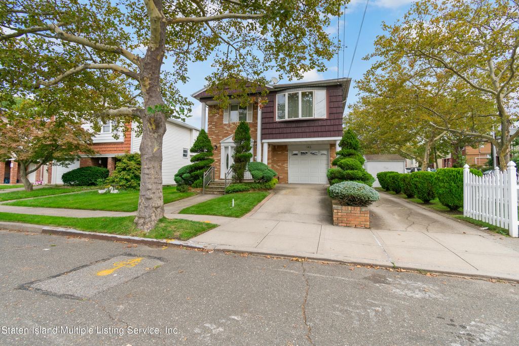 Photo of 143 Fields Avenue, Staten Island, NY 10314 (MLS # 1164808)