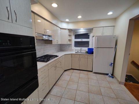 Photo of 440 Durant Avenue, Staten Island, NY 10306 (MLS # 1159584)