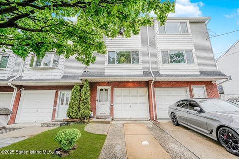 Photo of 27 Frederick Street, Staten Island, NY 10314 (MLS # 2502595)