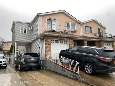 Photo of 67 Lewiston Street, Staten Island, NY 10314 (MLS # 2401181)