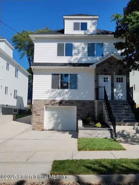Photo of 335 Oakland Avenue, Staten Island, NY 10310 (MLS # 2505262)