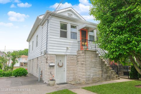 Photo of 17 Ruth Place, Staten Island, NY 10305 (MLS # 2503053)