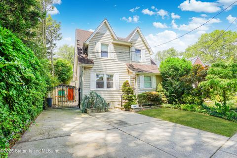 Photo of 126 Slosson Avenue, Staten Island, NY 10314 (MLS # 2504375)