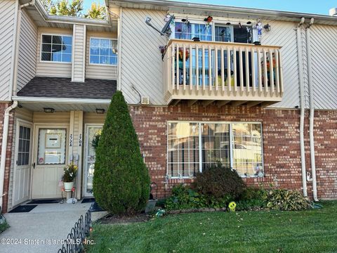 Photo of 270 Bruckner Avenue, Staten Island, NY 10303 (MLS # 2405949)