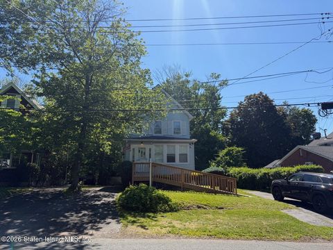 Photo of 65 Woodvale Avenue AVE S, Staten Island, NY 10309 (MLS # 2603137)