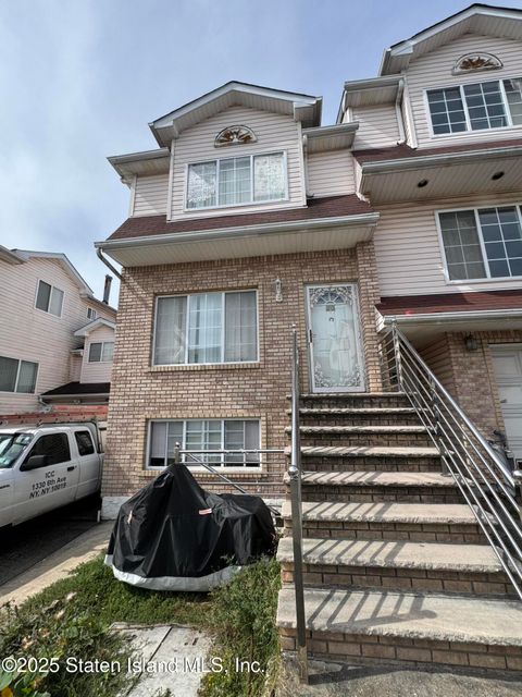 Photo of 20 Meadow Lane, Staten Island, NY 10306 (MLS # 2505698)