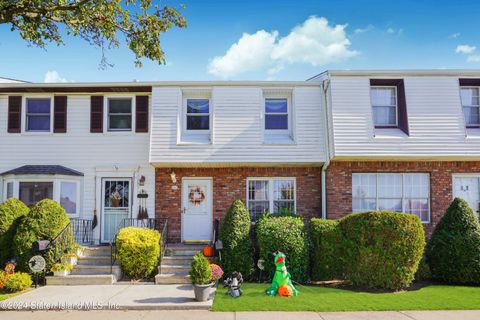 Photo of 3 Signs Road Road #C, Staten Island, NY 10314 (MLS # 2405983)