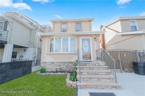 Photo of 177 Cedar Grove Avenue, Staten Island, NY 10306 (MLS # 2502175)