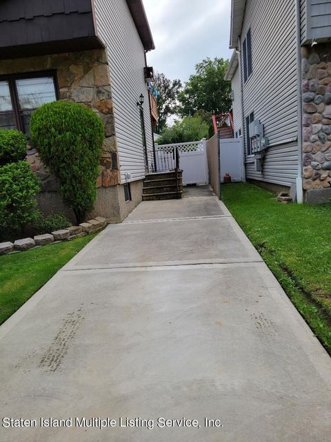 Photo of 370 Arden Avenue, Staten Island, NY 10312 (MLS # 1164605)