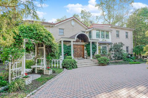 Photo of 46 Buttonwood Road, Staten Island, NY 10304 (MLS # 2502913)