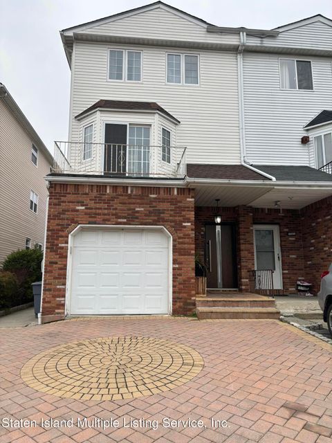 Photo of 81 Blythe Place, Staten Island, NY 10306 (MLS # 2400684)