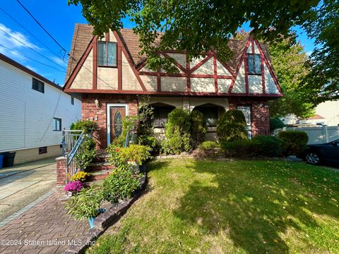 Photo of 302 Kell Avenue, Staten Island, NY 10314 (MLS # 2405859)