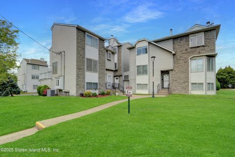 Photo of 963 Goethals Road N, Staten Island, NY 10303 (MLS # 2502452)