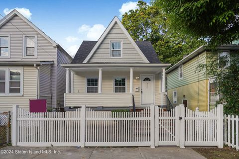 Photo of 335 Hillside Avenue, Staten Island, NY 10304 (MLS # 2405427)