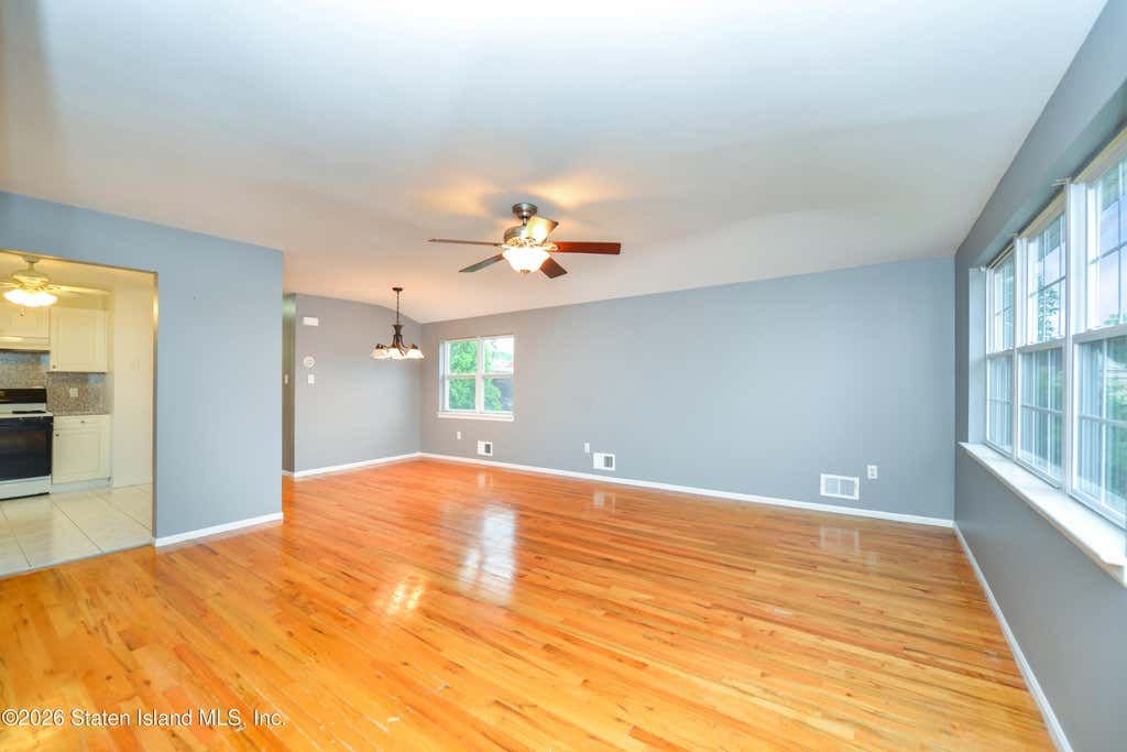Photo of 11 Seward Place, Staten Island, NY 10314 (MLS # 2603493)