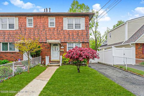 Photo of 176 Tysens Lane, Staten Island, NY 10306 (MLS # 2602438)