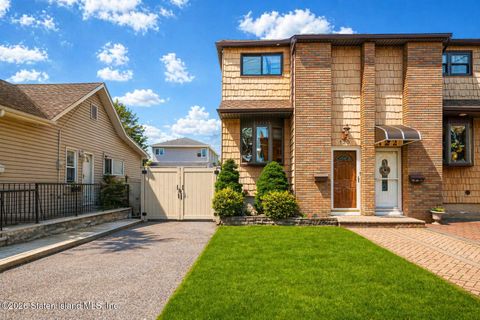Photo of 120 Ridgewood Avenue, Staten Island, NY 10312 (MLS # 2602522)