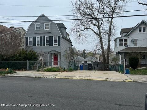 Photo of 43 Belair Road, Staten Island, NY 10305 (MLS # 1161333)