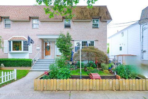 Photo of 15 Allison Place, Staten Island, NY 10306 (MLS # 2503583)