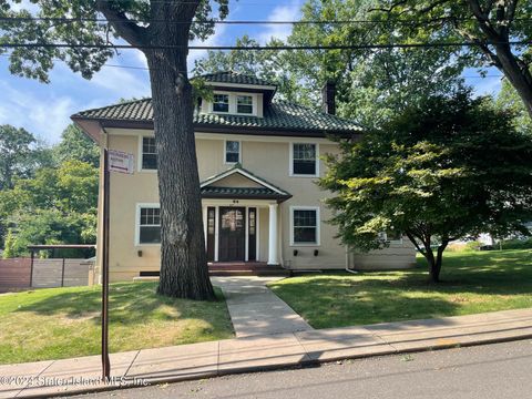 Photo of 84 Campus Road, Staten Island, NY 10301 (MLS # 2404840)