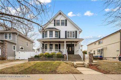 Photo of 38 Greeley Avenue, Staten Island, NY 10306 (MLS # 2501086)