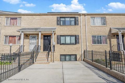 Photo of 101 Beach Street, Staten Island, NY 10304 (MLS # 2601026)