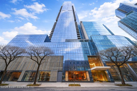 Condo For Sale - 3 Court Square #5411<br/> Queens, NY 11101