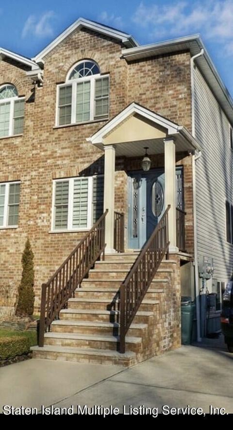 Photo of 25 Moreno Court, Staten Island, NY 10309 (MLS # 1161814)