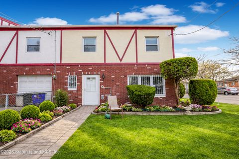 Photo of 244 Continental Place, Staten Island, NY 10303 (MLS # 2601319)