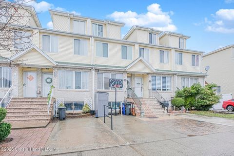 Photo of 188 Kenilworth Avenue, Staten Island, NY 10312 (MLS # 2601371)