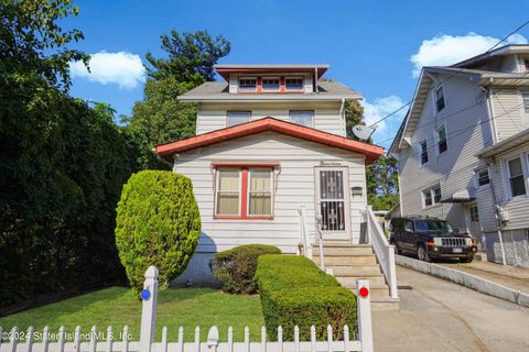 Photo of 19 Pleasant Court, Staten Island, NY 10304 (MLS # 2405214)