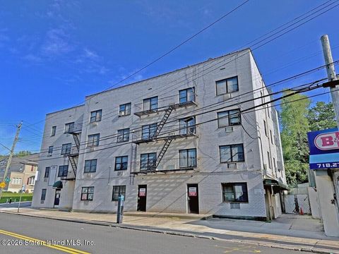 Photo of 690 Castleton Avenue, Staten Island, NY 10310 (MLS # 2600449)