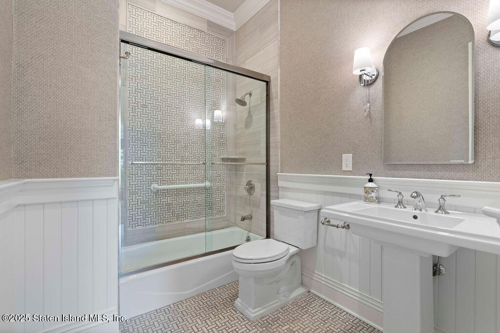 221 Douglas Road, Staten Island, New York image 33