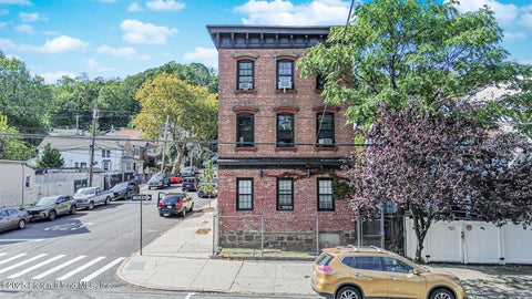 Multifamily For Sale - 242 Targee Street<br/> Staten Island, NY 10304