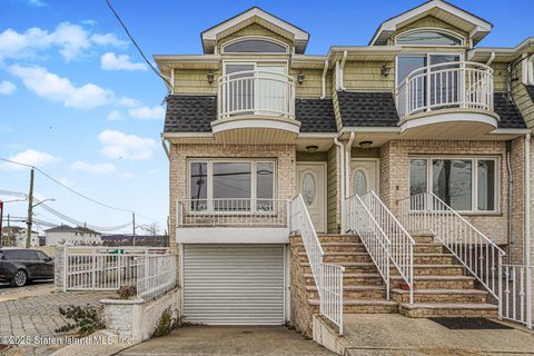 Photo of 799 Father Capodanno Bl Boulevard, Staten Island, NY 10305 (MLS # 2600001)