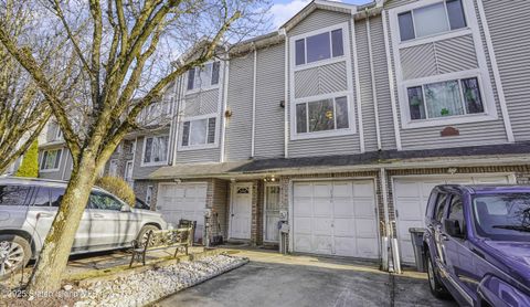 Photo of 120 Pembrook Loop, Staten Island, NY 10309 (MLS # 2501019)