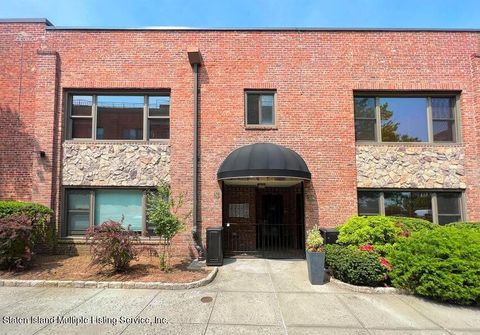 Photo of 36 Bay Street Landing #Q2a, Staten Island, NY 10301 (MLS # 1162079)