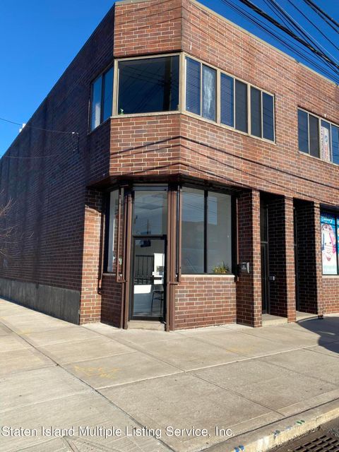 Photo of 611 Midland Avenue #2fl B, Staten Island, NY 10306 (MLS # 1159125)