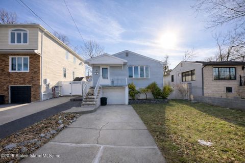 Photo of 62 Morton Street, Staten Island, NY 10306 (MLS # 2507220)