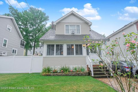 Photo of 96 Dale Avenue, Staten Island, NY 10306 (MLS # 2504519)