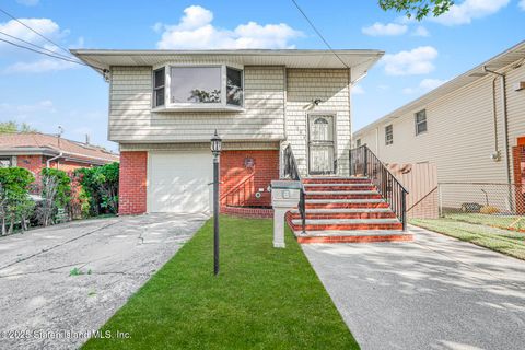 Photo of 118 Greencroft Avenue, Staten Island, NY 10308 (MLS # 2504851)