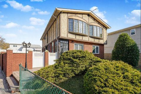 Photo of 57 Joel Place, Staten Island, NY 10306 (MLS # 2600166)