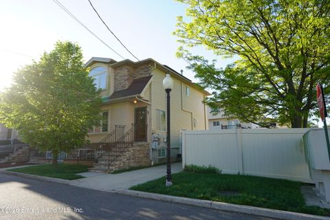 Photo of 66 Plumtree Lane, Staten Island, NY 10309 (MLS # 2601756)