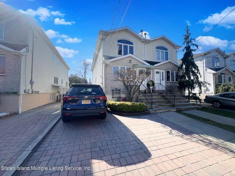 Photo of 58 Pond Street, Staten Island, NY 10309 (MLS # 2401289)