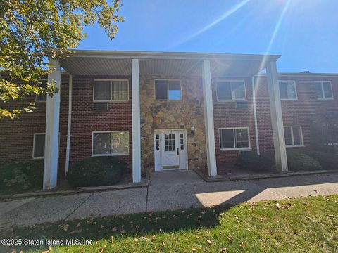 Photo of 17 Gadsen Place #1h, Staten Island, NY 10314 (MLS # 2505959)
