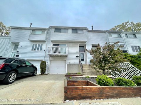 Photo of 187 Dover Green, Staten Island, NY 10312 (MLS # 2504051)