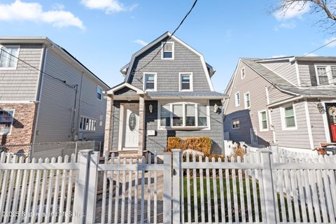 Photo of 833 Delafield Avenue, Staten Island, NY 10310 (MLS # 2500869)