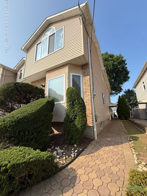 Photo of 311 Buel Avenue, Staten Island, NY 10305 (MLS # 2504672)
